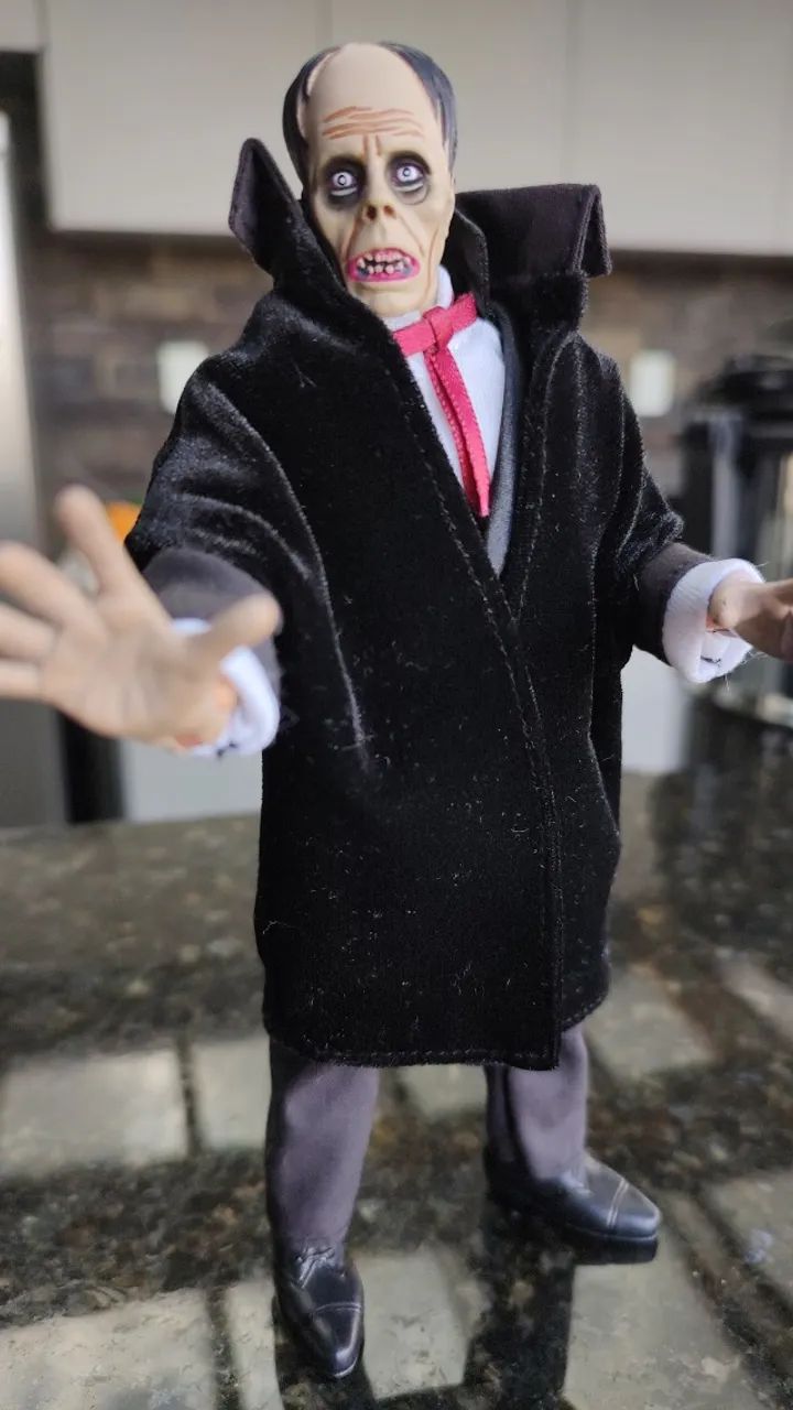 Boneco O fantasma da ópera Universal Monsters Action Figure Terror  - Foto 3