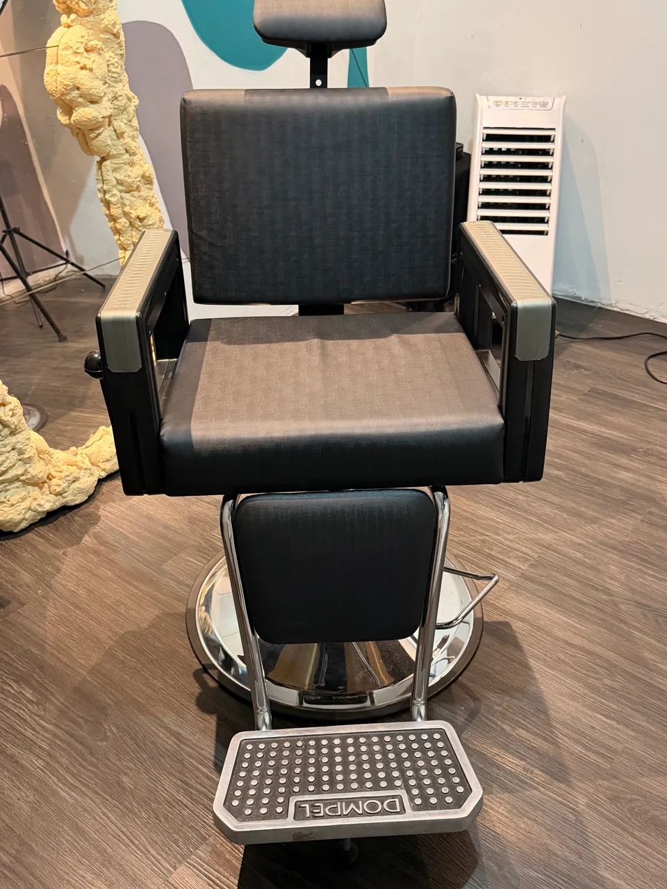 Cadeira de Barbeiro Dompel Square Barber Premium em excelente estado de conservação. - Foto 2