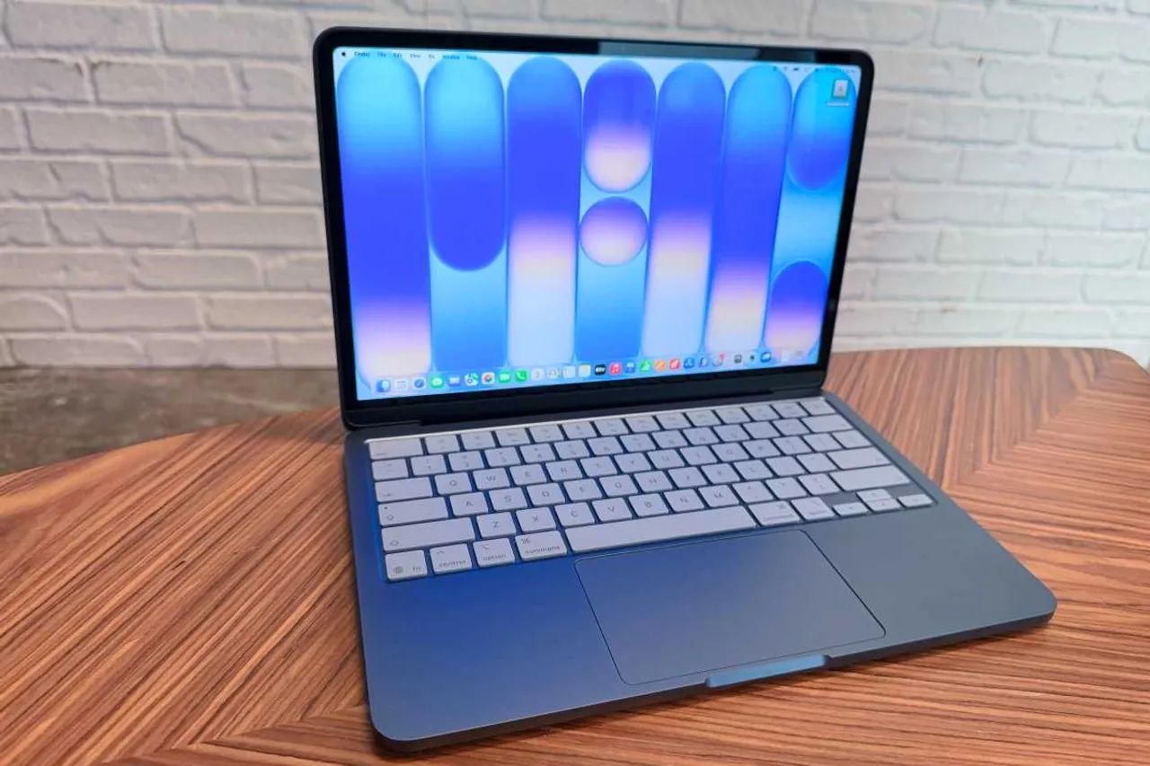 MacBook Neo Índigo 8GB/256 novo com garantia no Brasil - Notebooks