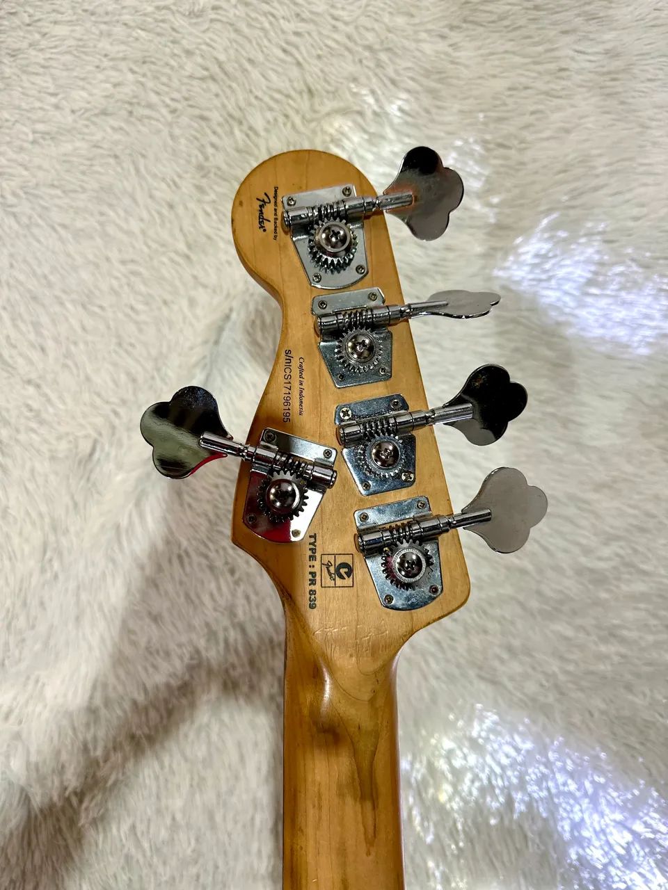 baixo Fender Squier Delux jazz bass ativo  R$3500 - Foto 2