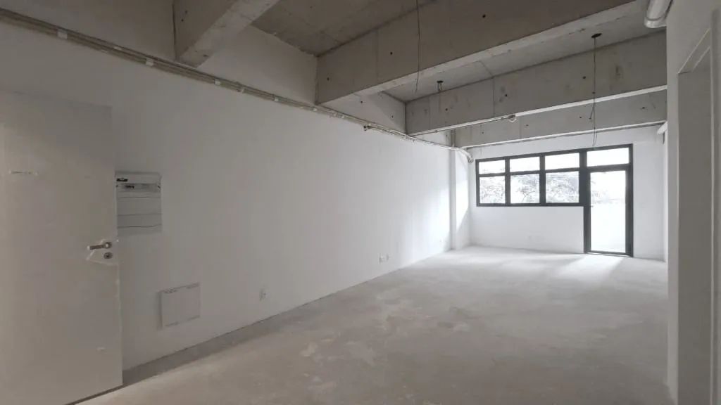 Sala comercial de 44,82 m² com banheiro, varanda e vagas rotativas no Edifício Quadria  Ja - Foto 5