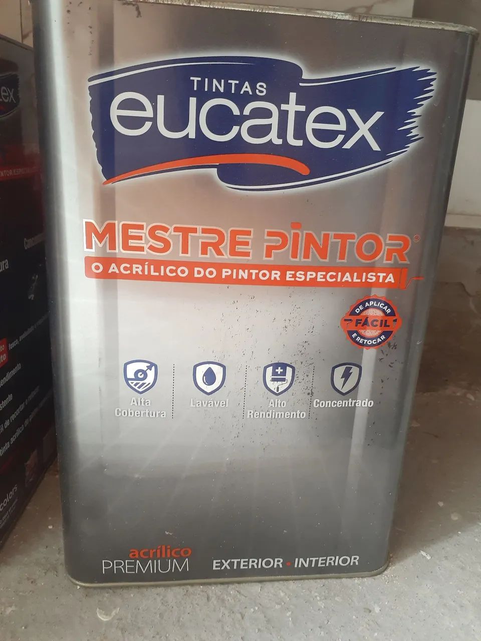 Selling 18 L paint can