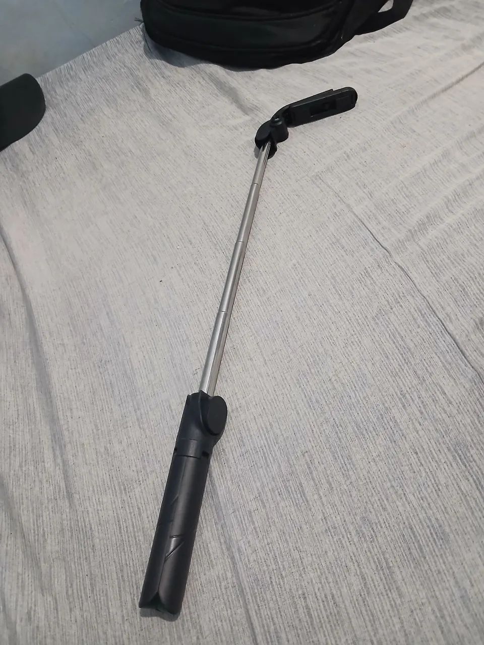 Bastão de selfie/tripé expansível com controle bluetooth  - Foto 3