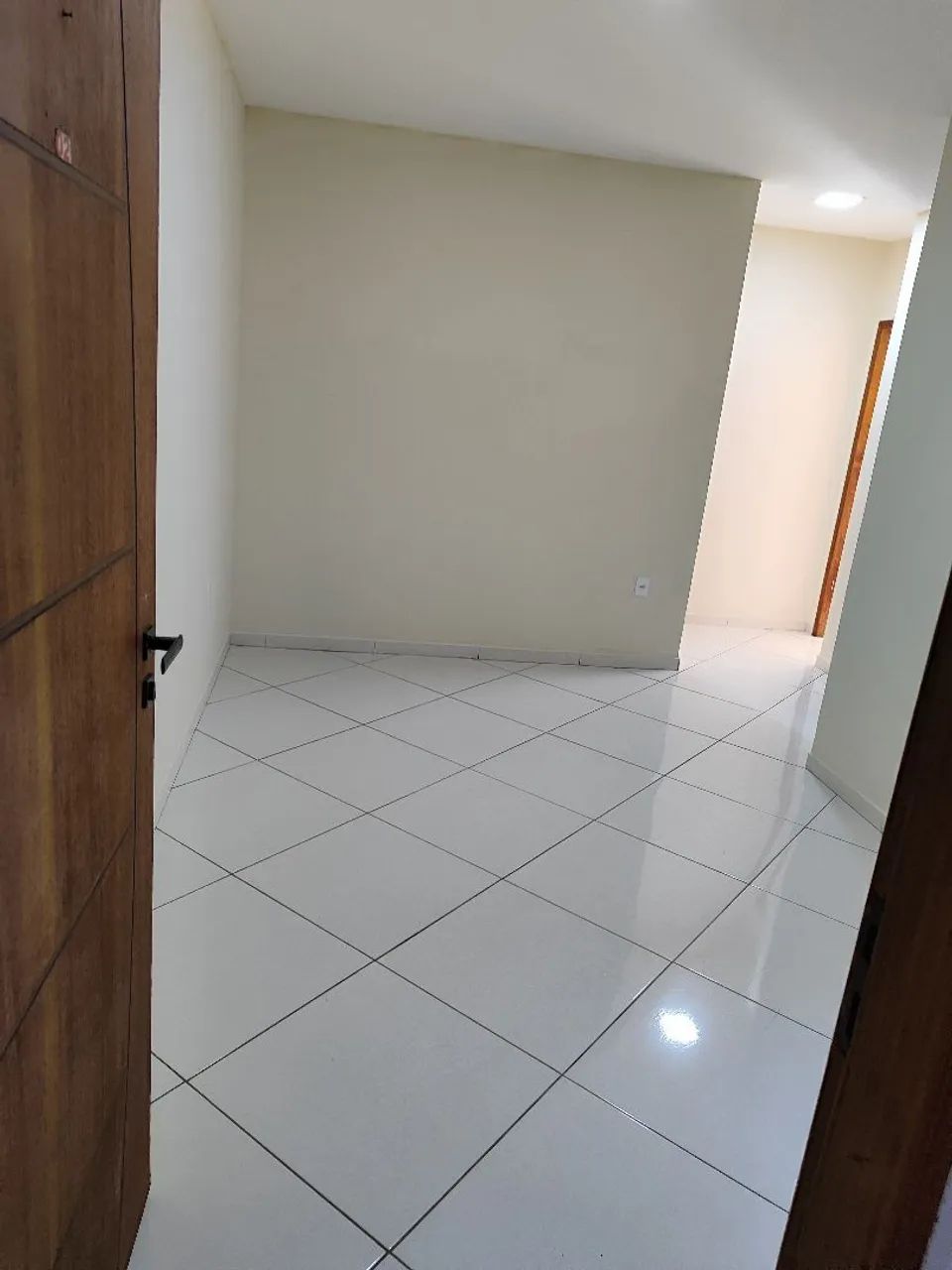 Alugo Apto dois quartos com garagem coberta - Foto 4
