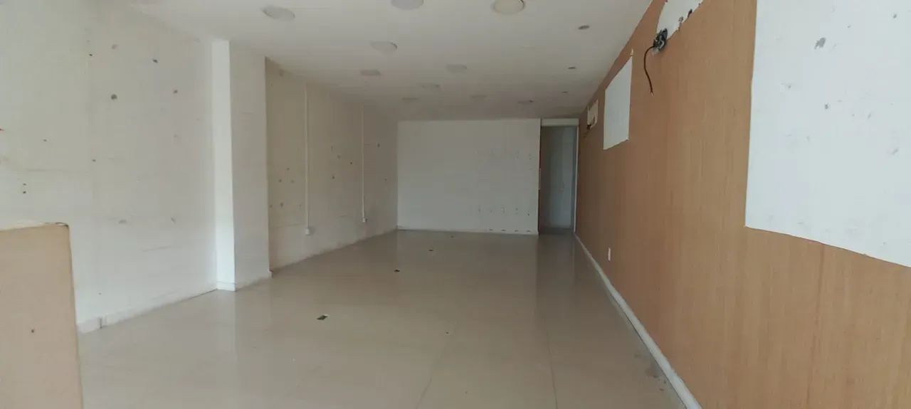 EXCELENTE !!!!!! Lojas com metragens variadas e adaptáveis para Locação no Costa Azul!!!! - Foto 2