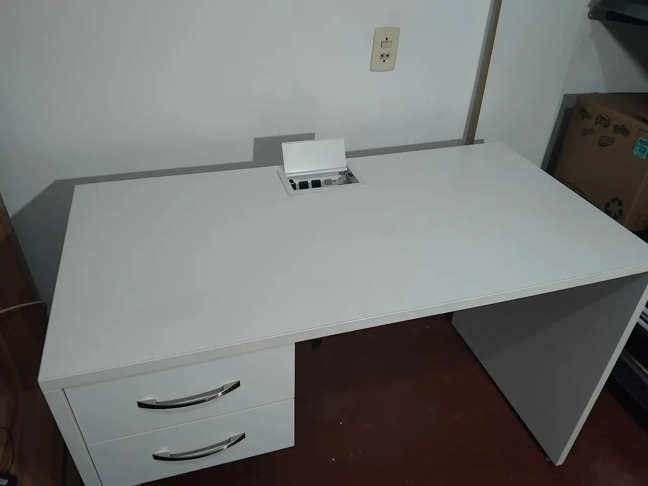 Mesa de escritorio branca ,e gaveta com chave - Foto 6