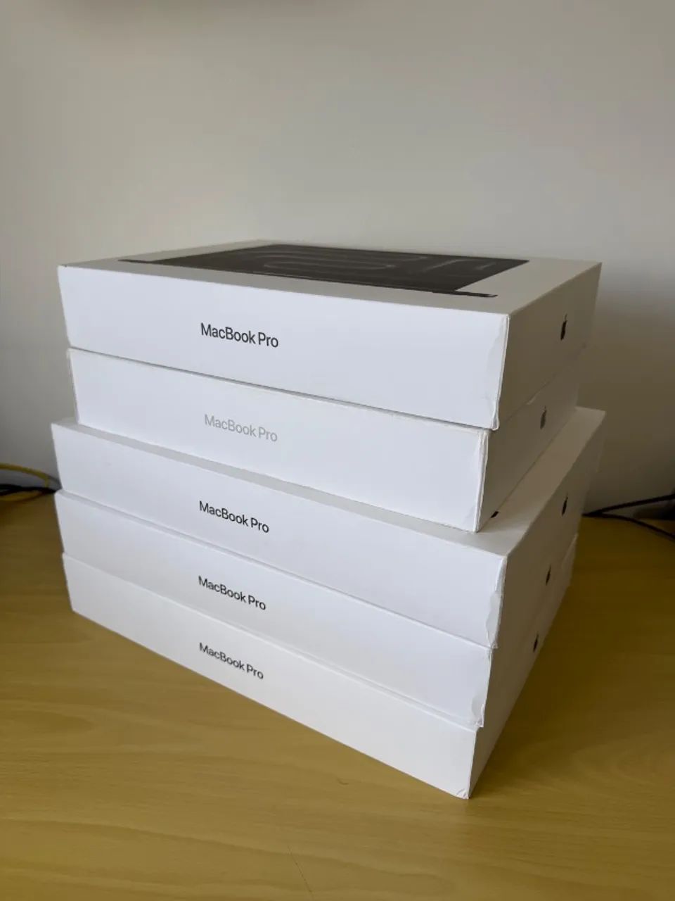 MacBook Pro 16 M5 Pro 48GB 1TB SSD Space Black Modelo MGEC4LL/A A3428 - Foto 4