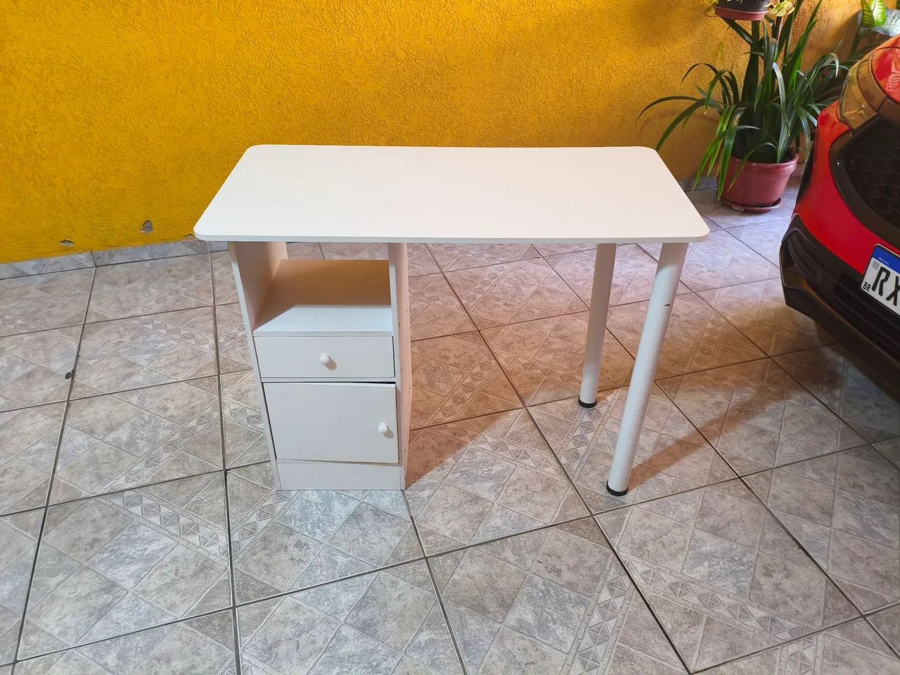 Quarda roupa de 1 porta, e mesinha. - Foto 3