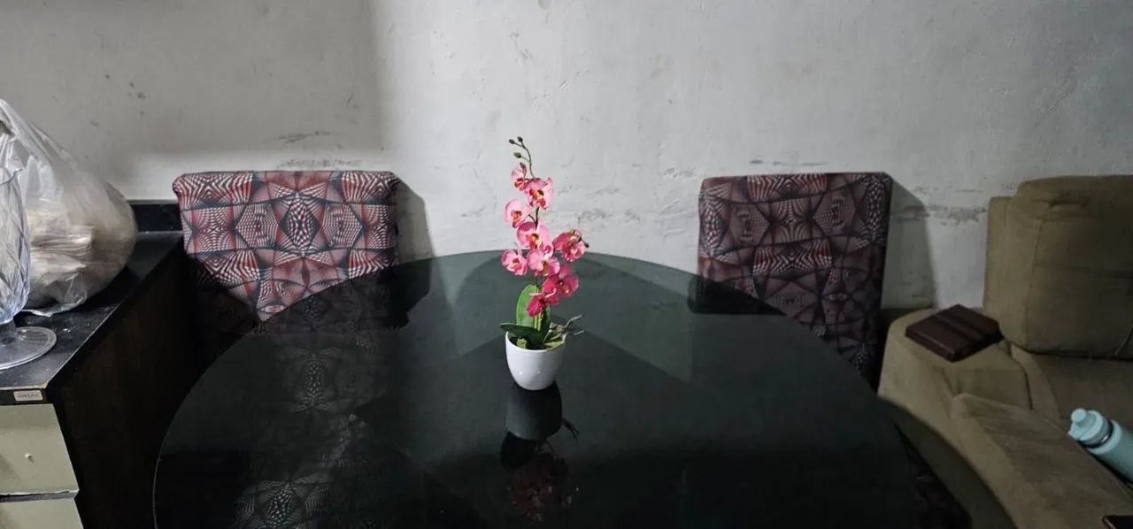 Mesa com 4 cadeiras 