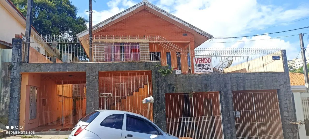 CASA Á VENDA NO CENTRO