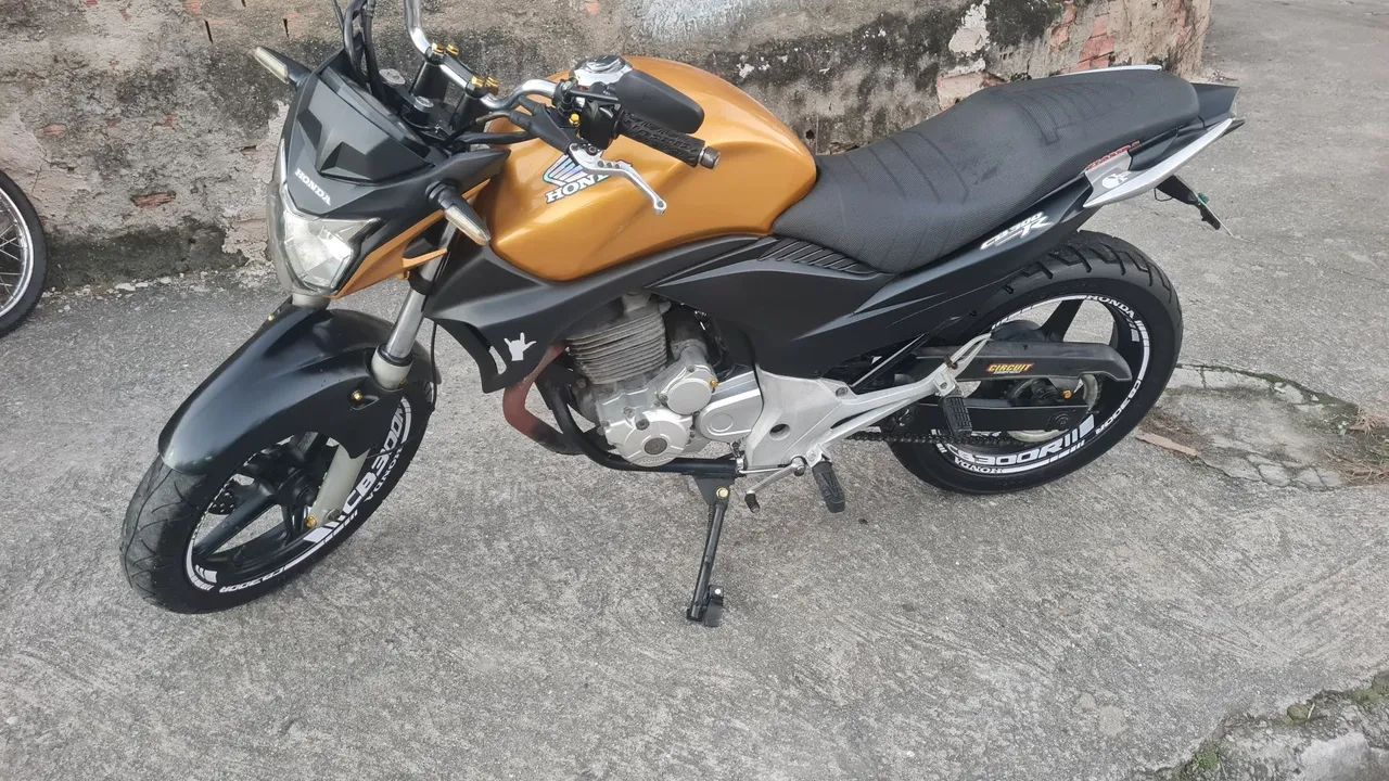 CB 300R PERSONALIZADA !!
