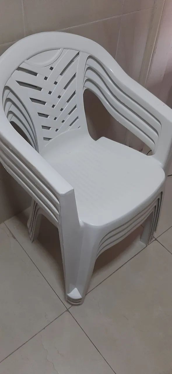 Kit 4 cadeiras de plástico  - Foto 2