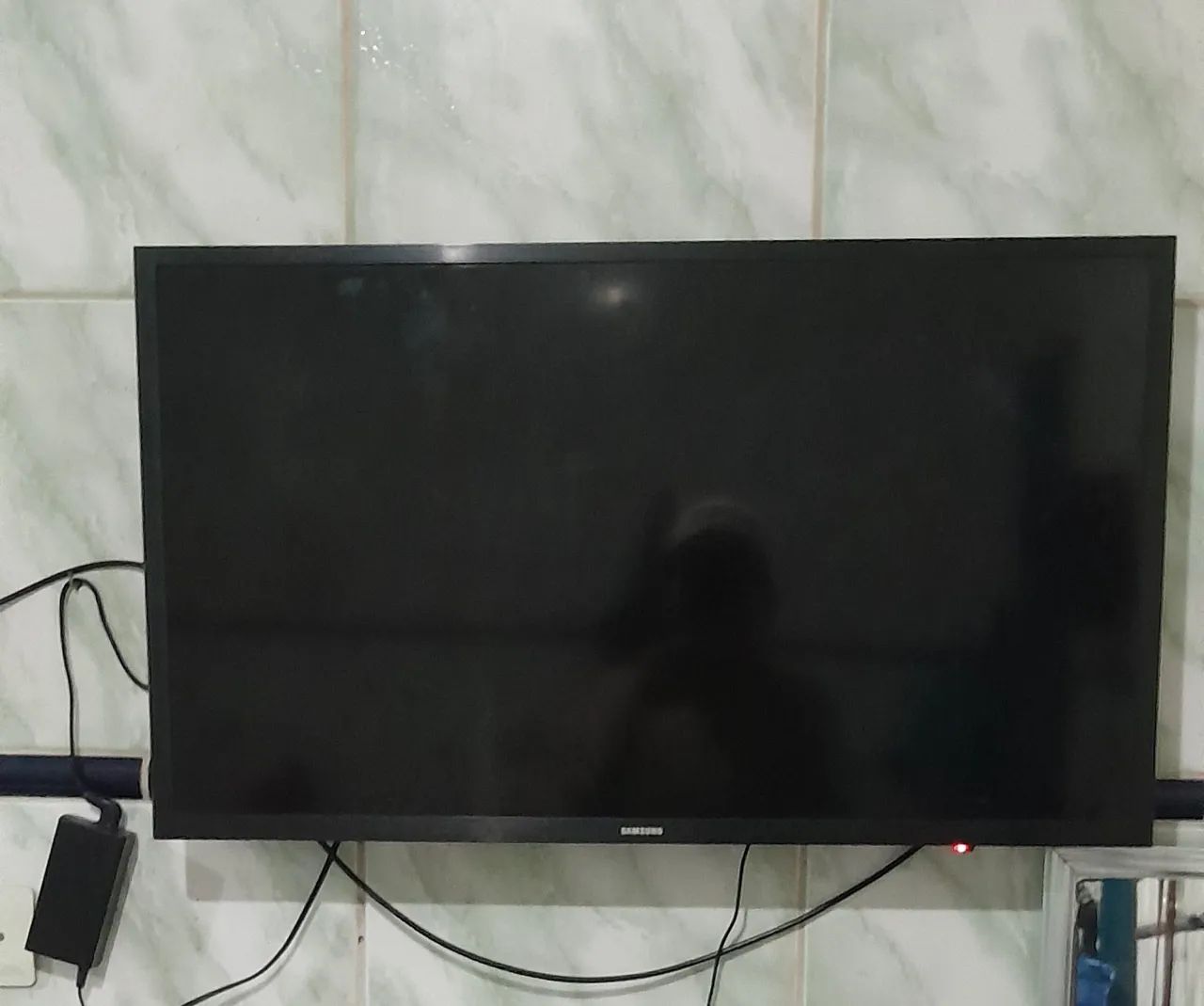 Vendo TV de 32 polegadas Samsung com defeito - Foto 2