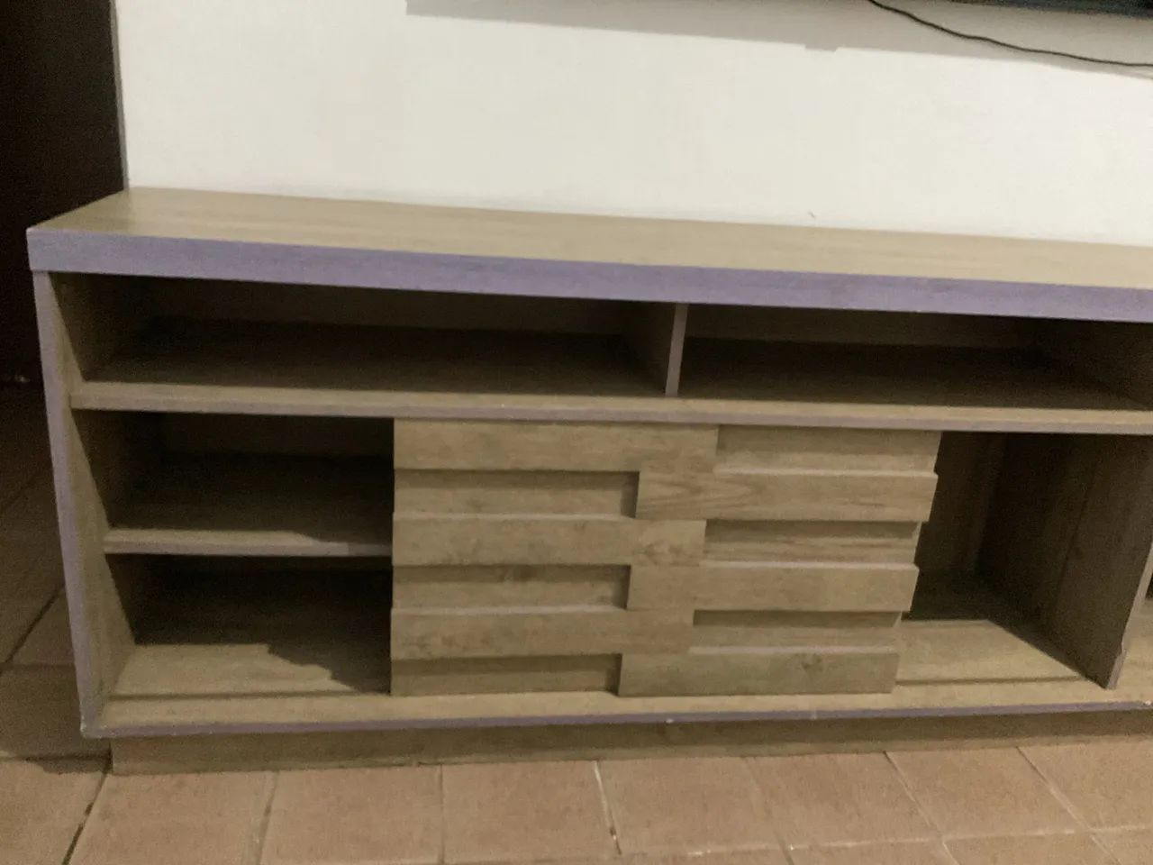 rack para TV com acabamento amadeirado - Foto 4