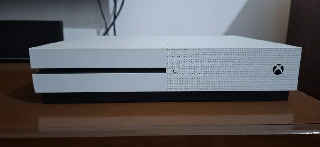 Xbox One Fat com 6 jogos e 2 controles - Foto 4