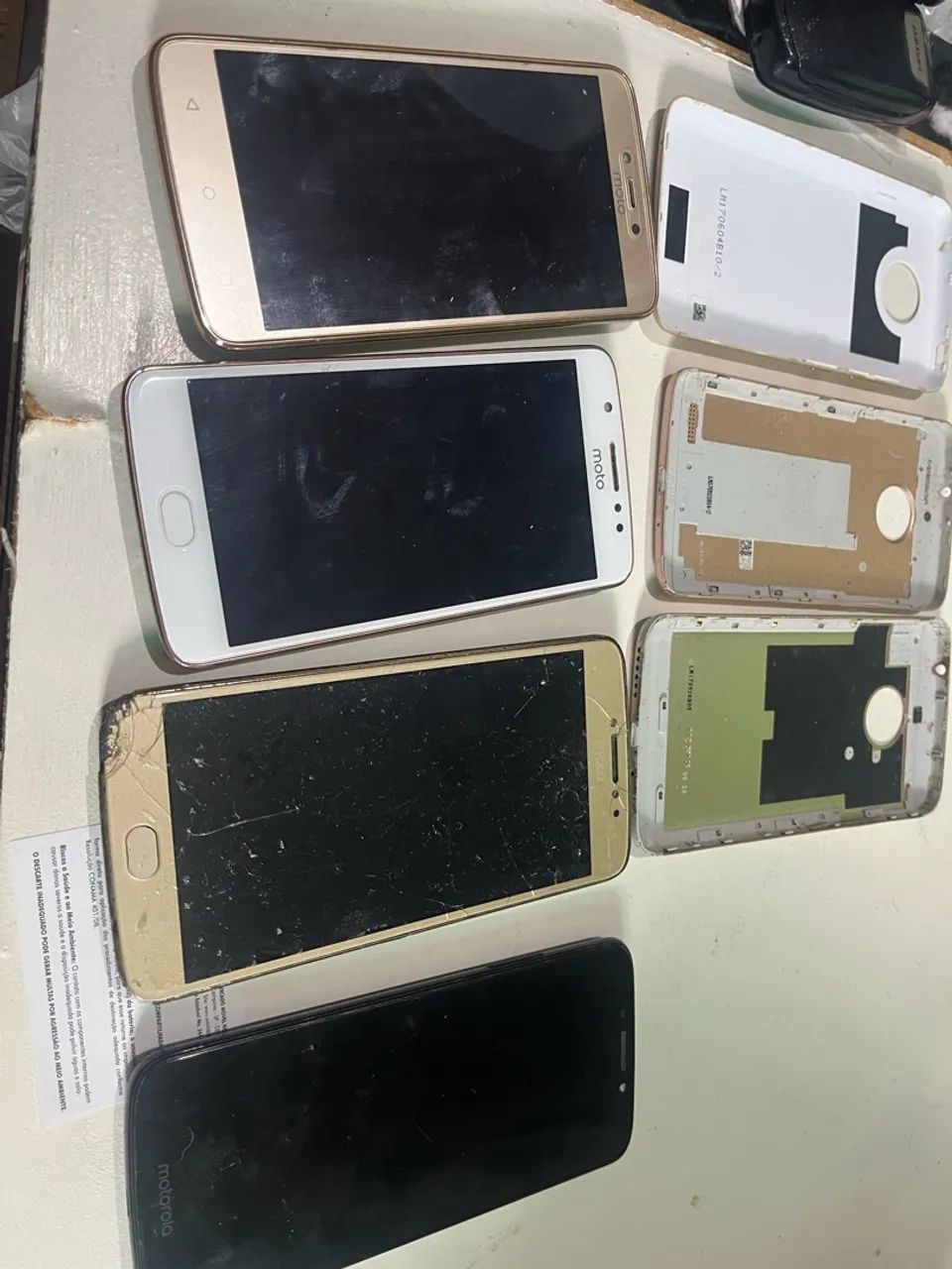 Quatro celulares para retirada de peças 