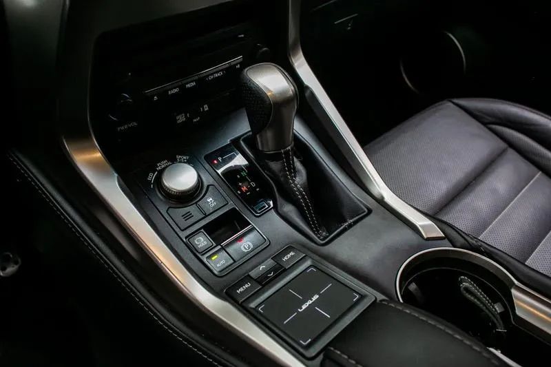 Lexus NX-200t F-sport 2.0 16V 238cv Aut., foto 18 de 20