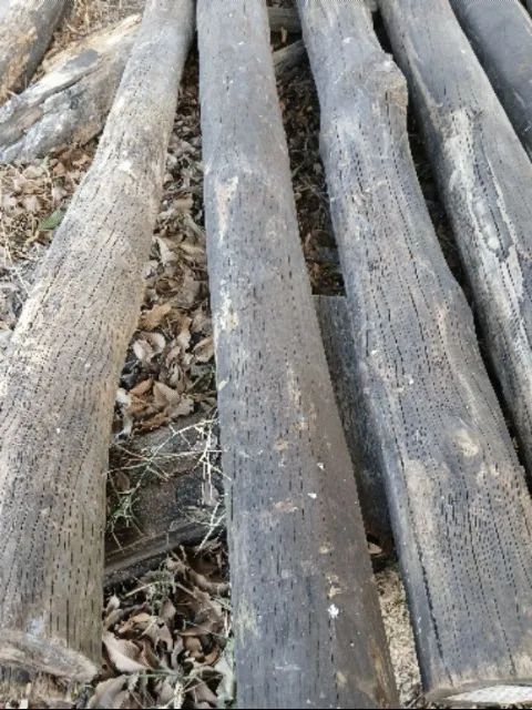 Mouroes de madeira e de cimento  - Foto 2