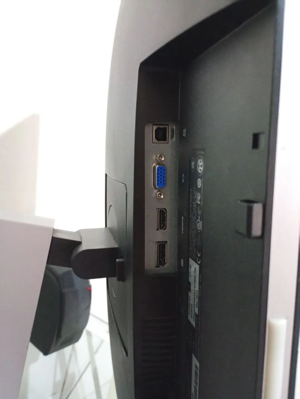 Monitor IPS 24" com base giratória - Foto 3