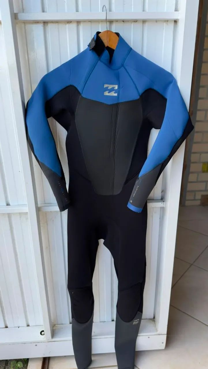 ROUPA DE BORRACHA BILABONG (PRATICAMENTE NOVA)