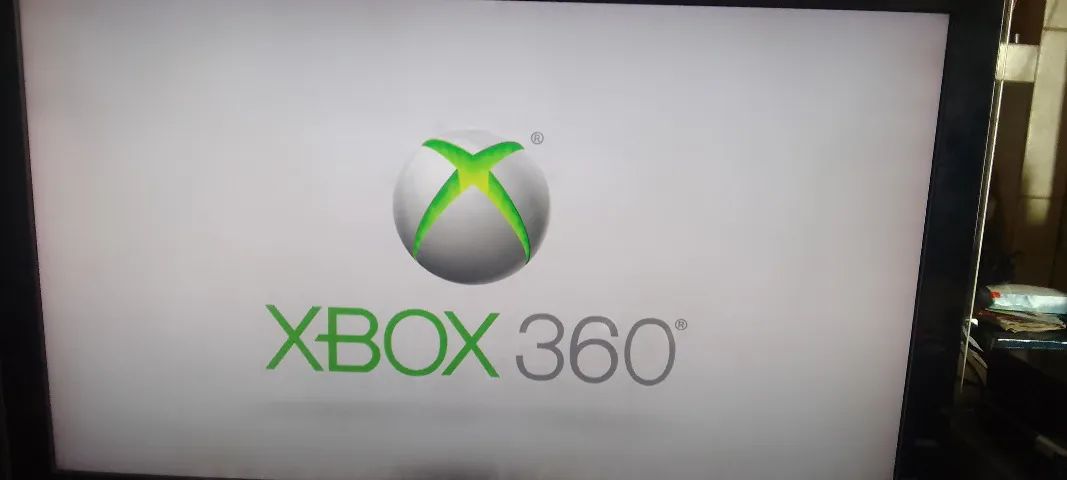 xbox 360 com fonte e 2 controles - Foto 3