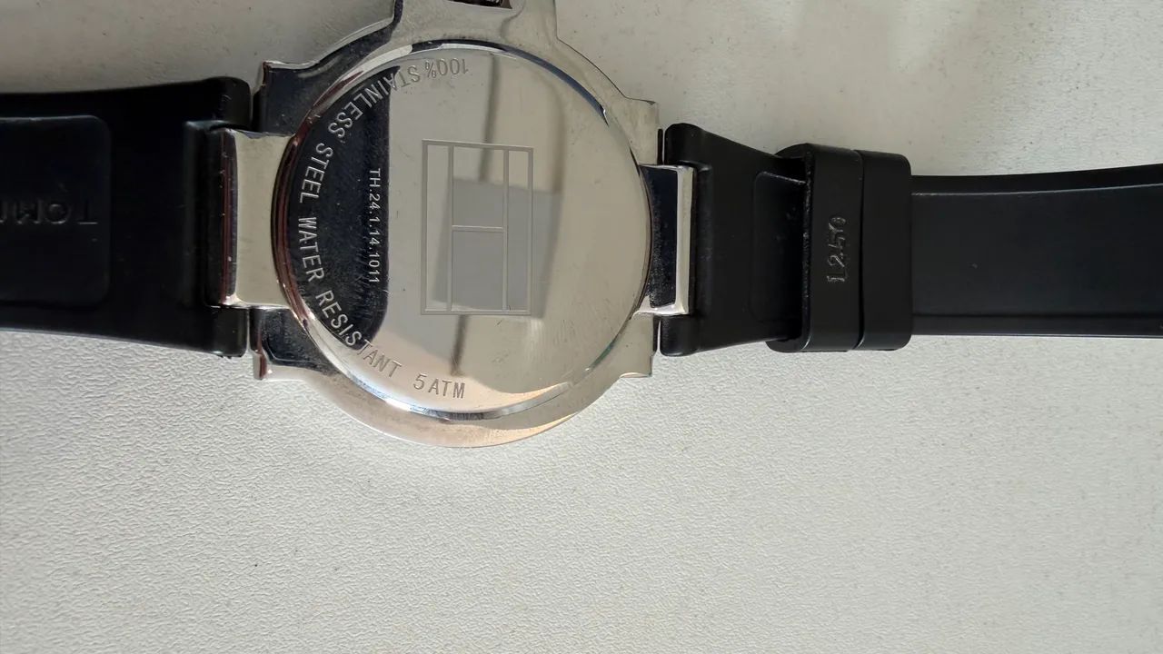 Relógio Tommy Hilfiger usado, original, 42mm, pulseira de borracha. - Foto 3