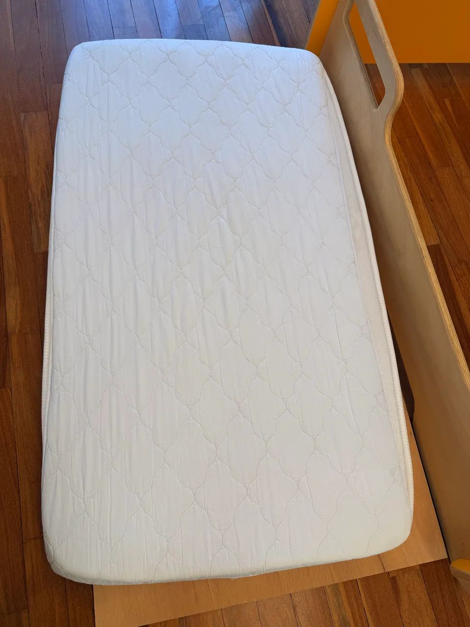 Cama infantil + Colchão com protetor impermeável Carters - Foto 4
