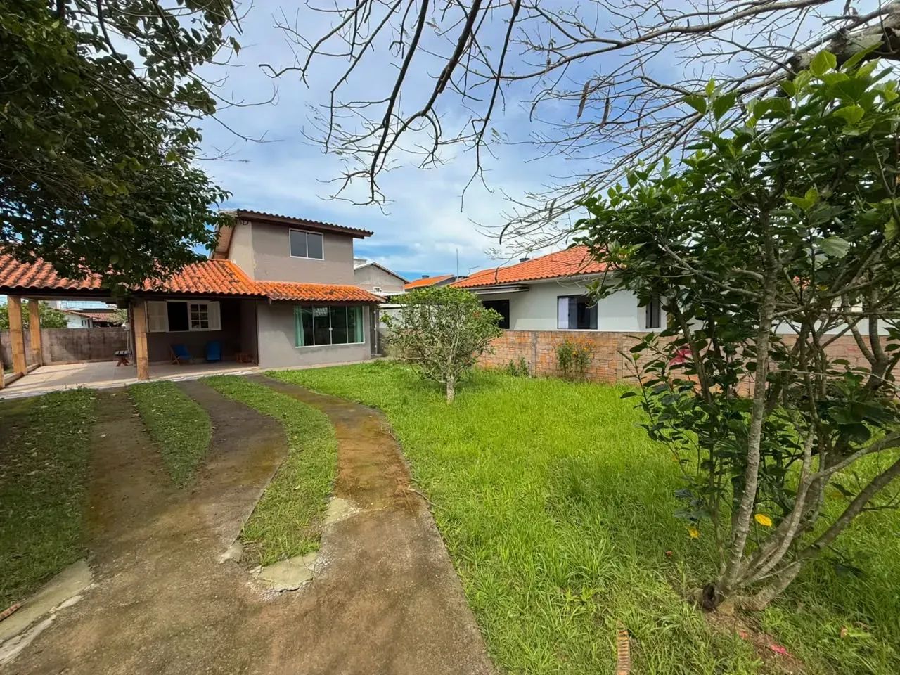 Casa com pátio individual em uma ótima localização. - Foto 2