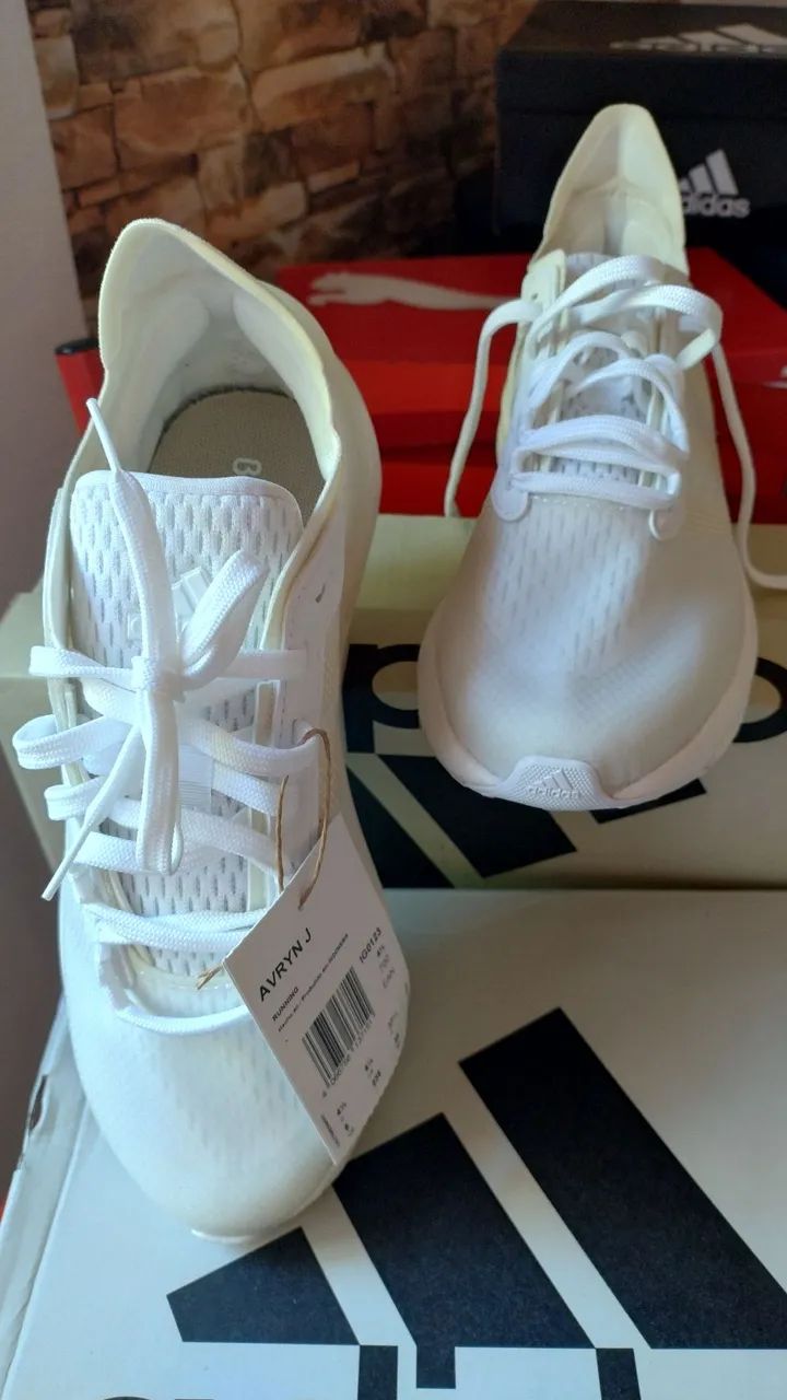 Tênis Adidas Avryn Boost e Bounce branco 35 - Foto 4