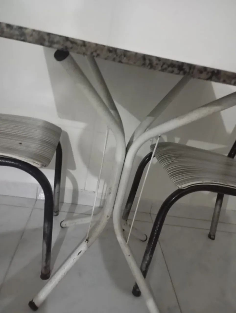 Mesa de mármore + 2 cadeiras - Foto 3