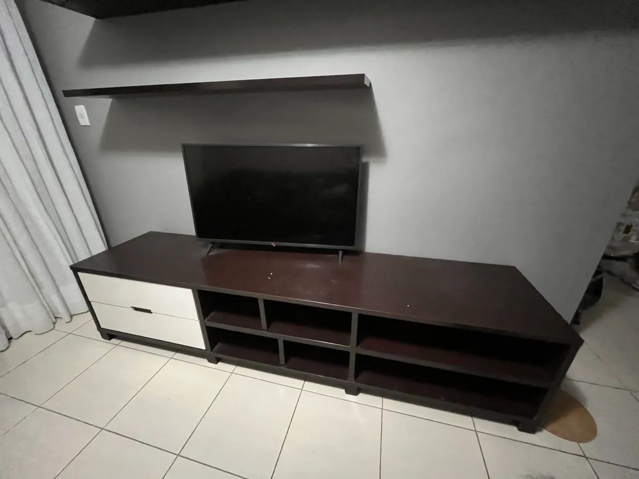 VENDO RACK COM PRATELEIRAS 
