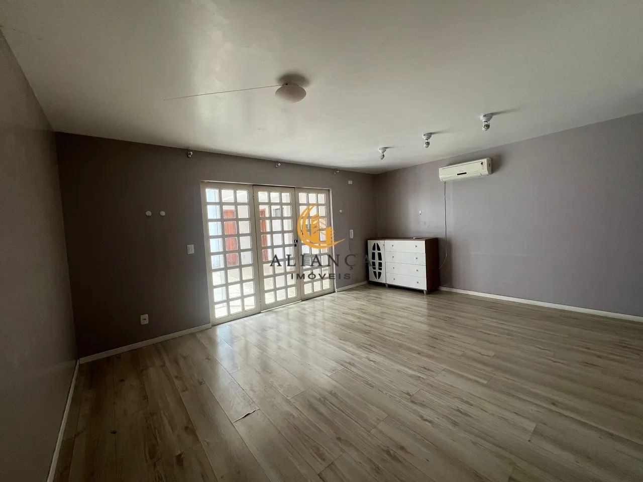 Casa com piscina e 8 dormitórios no Balneário - Foto 4