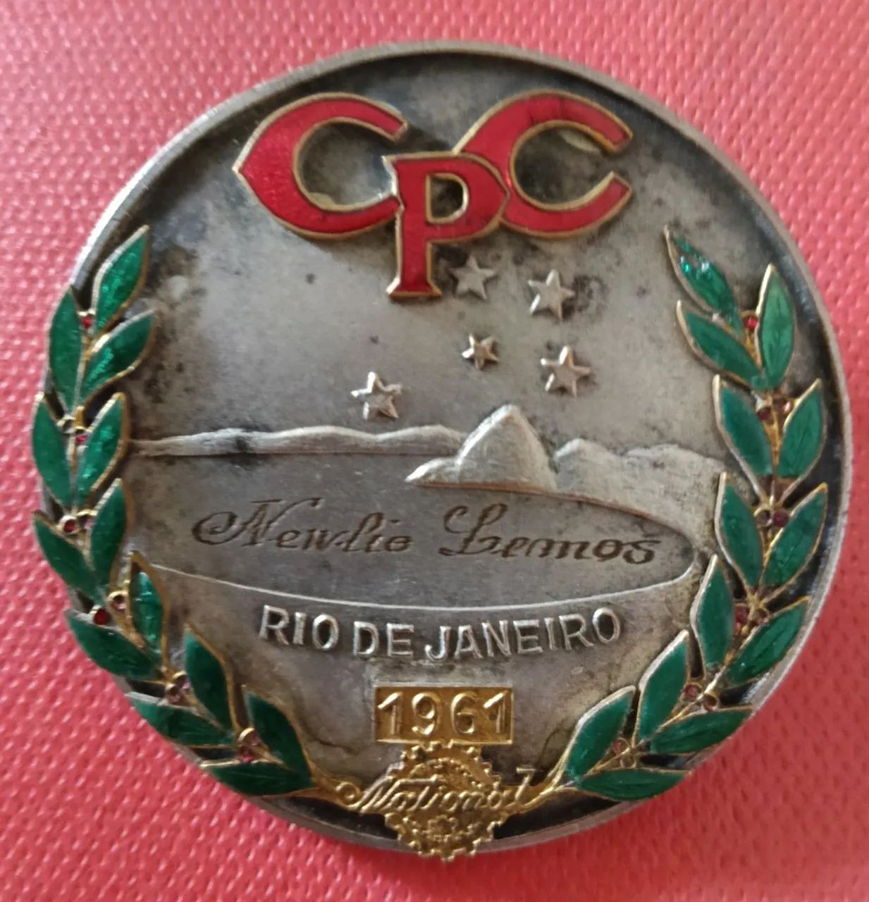 Vendo medalhão.