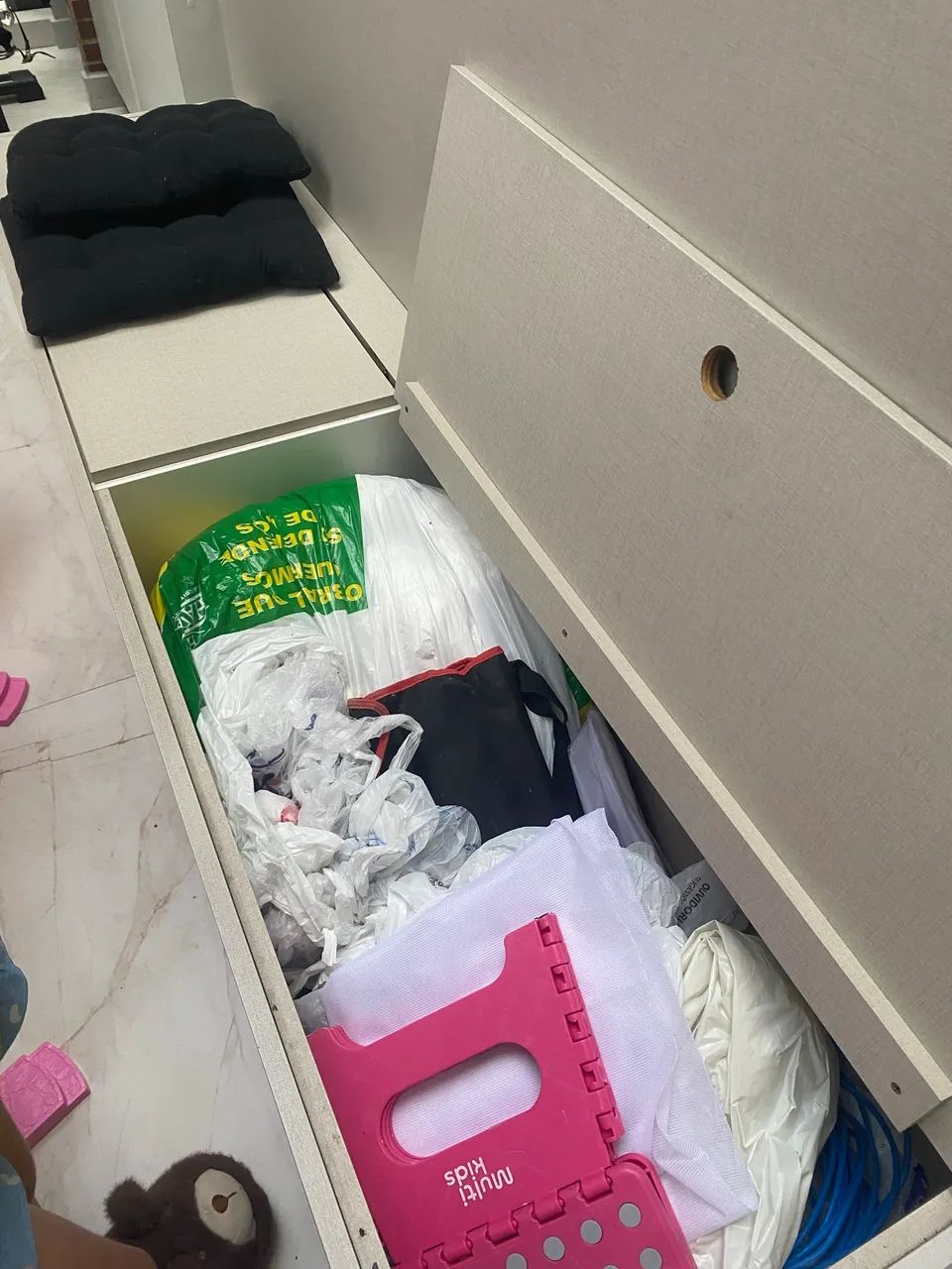 Banco em mdf com encosto e baú  - Foto 2