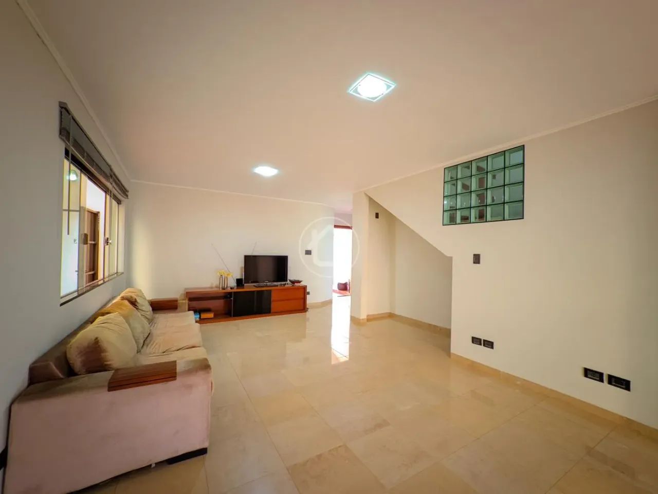 SOBRADO AMPLO COM 4 QUARTOS E PISCINA - Foto 5