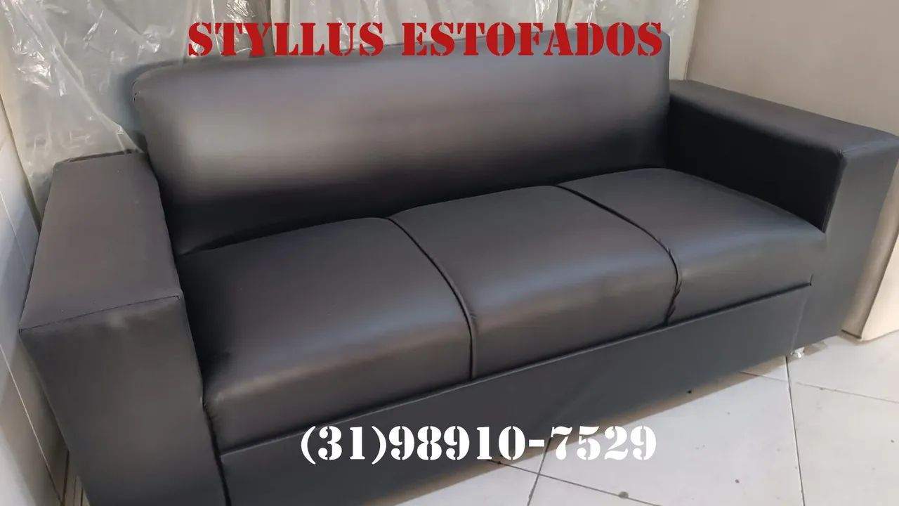 Sofá 3 lugares no courino novo 