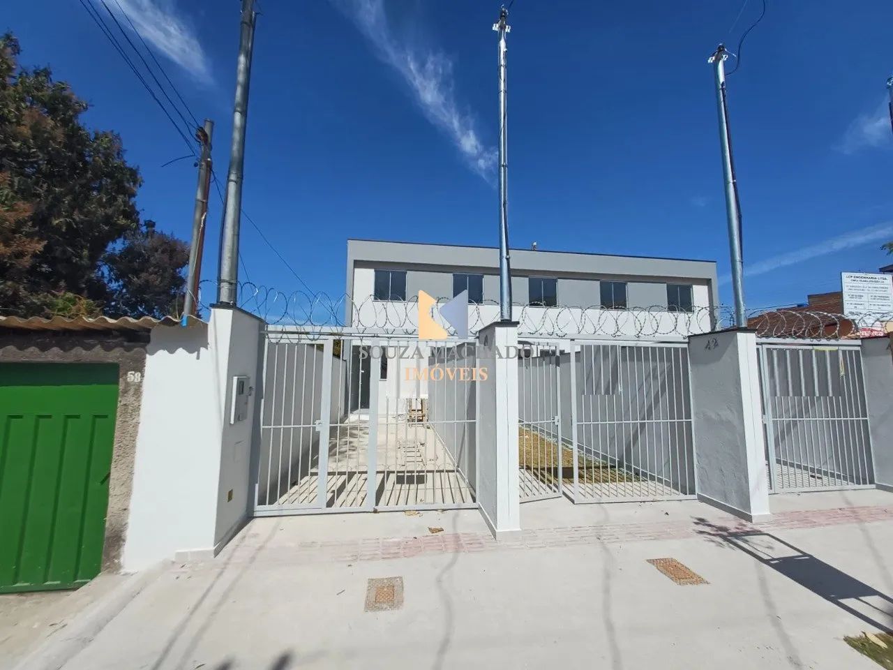 Casa independente de dois quartos e duas vagas em Venda Nova