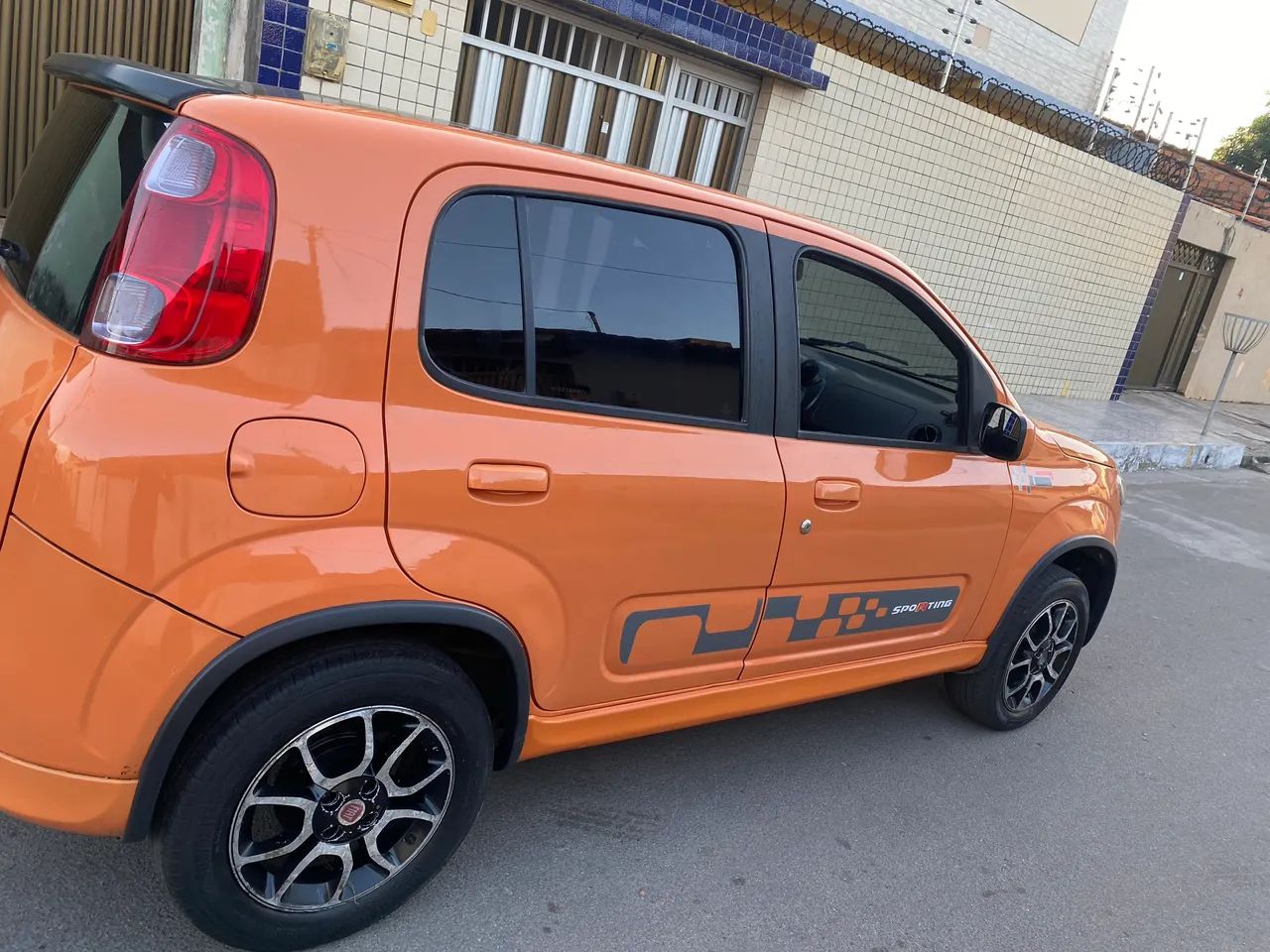Fiat Uno Sporting 1.4 EVO Fire Flex 8V 4P 2012 - Foto 3
