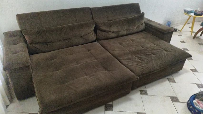 Excelente sofá retratil de suede marrom 3m X 1,20 X 1m 