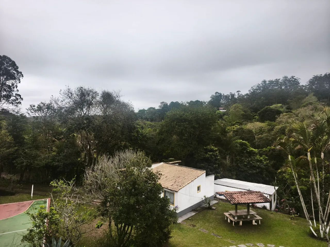 Chácara em meio a natureza num lugar seguro.