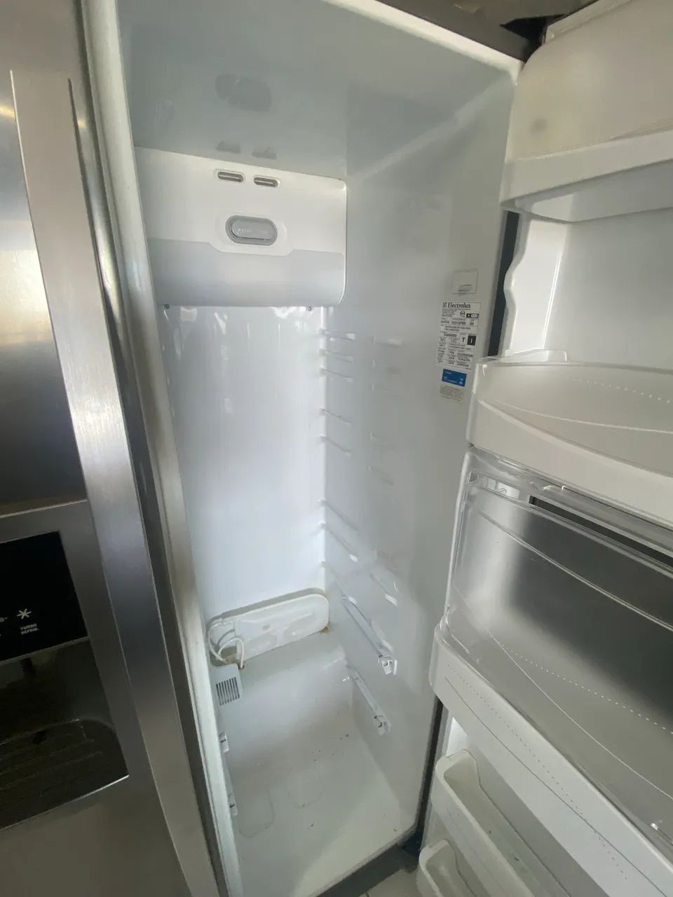 Vendo geladeira Eletrolux side By side duas portas 504 lt - Foto 6