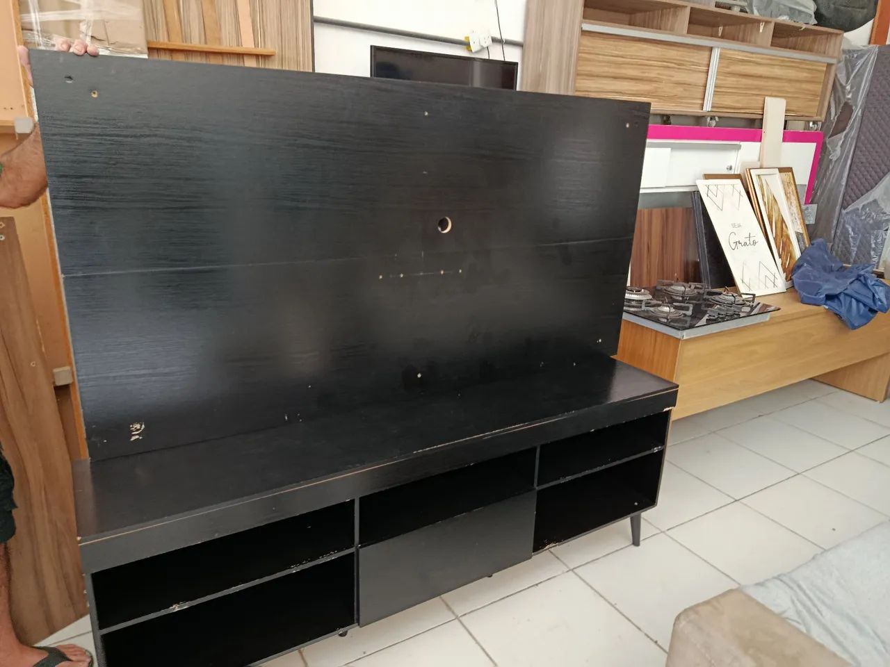 Painel com rack retrô com poucas marcas de uso - Foto 5
