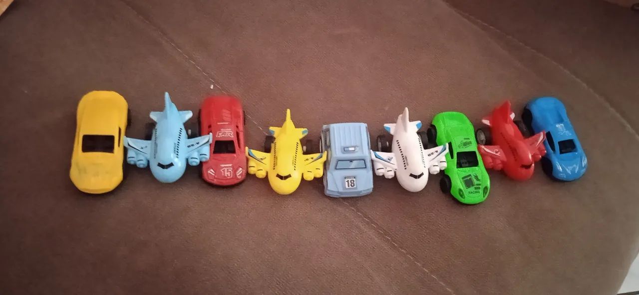 Kit Carrinhos e aviões - Foto 5