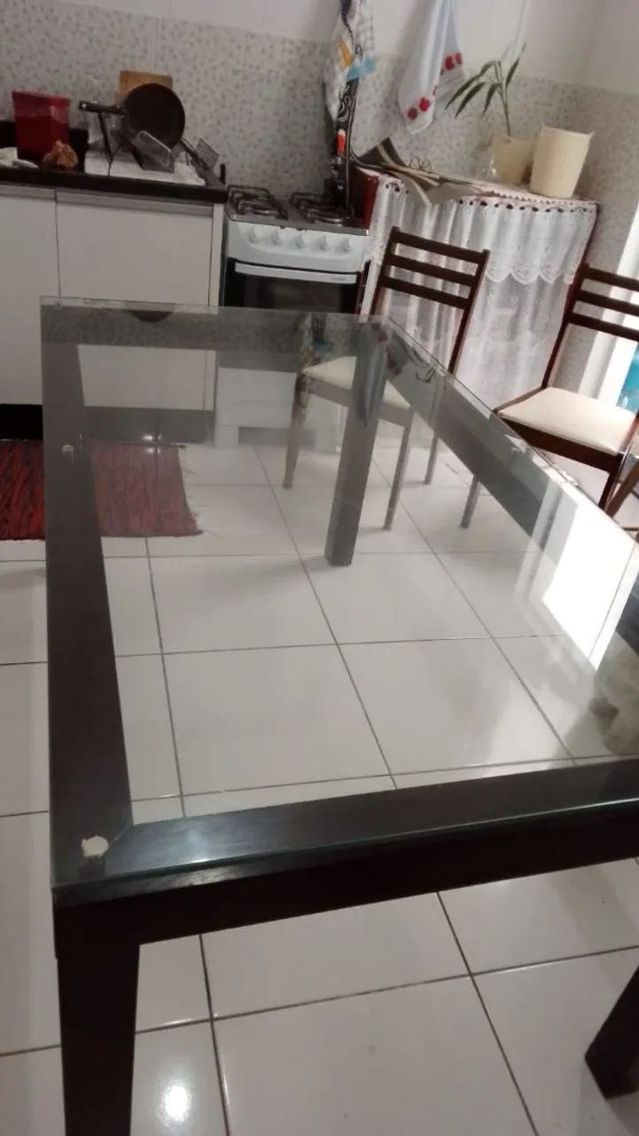 Mesa de madeira tampo de vidro - Foto 3