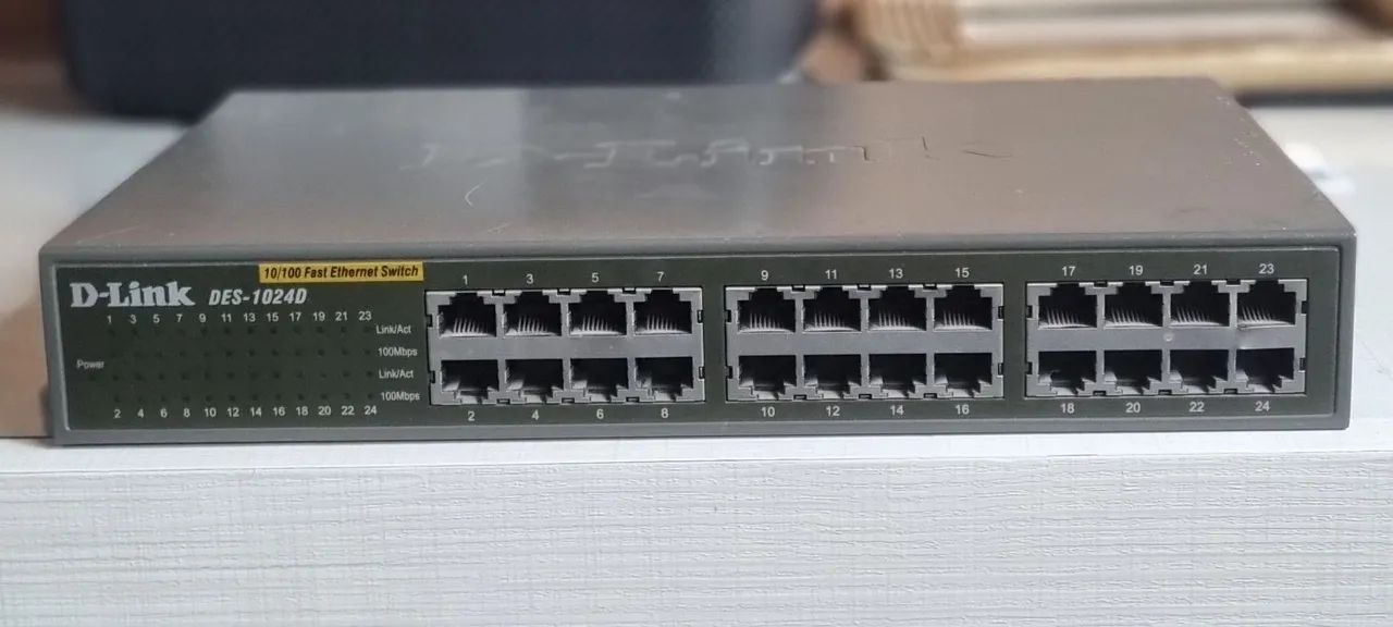 Switch D-Link DES-1024d 24 portas 10/100 Mbps