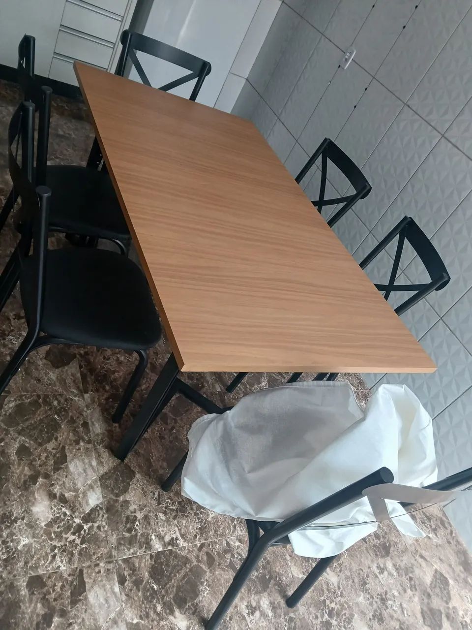 MESA 6 LUGARES EXTREMAMENTE CONSERVADA