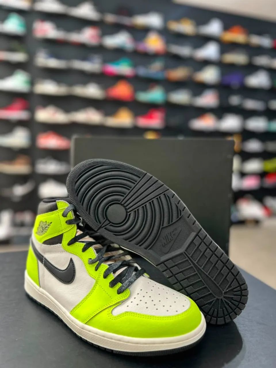 AIR JORDAN 1 HIGH VOLT - Foto 3