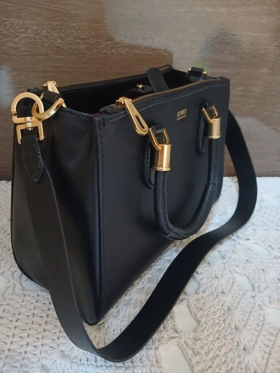 BOLSA SCHUTZ SEMI NOVA ORIGINAL MÉDIA  - Foto 2