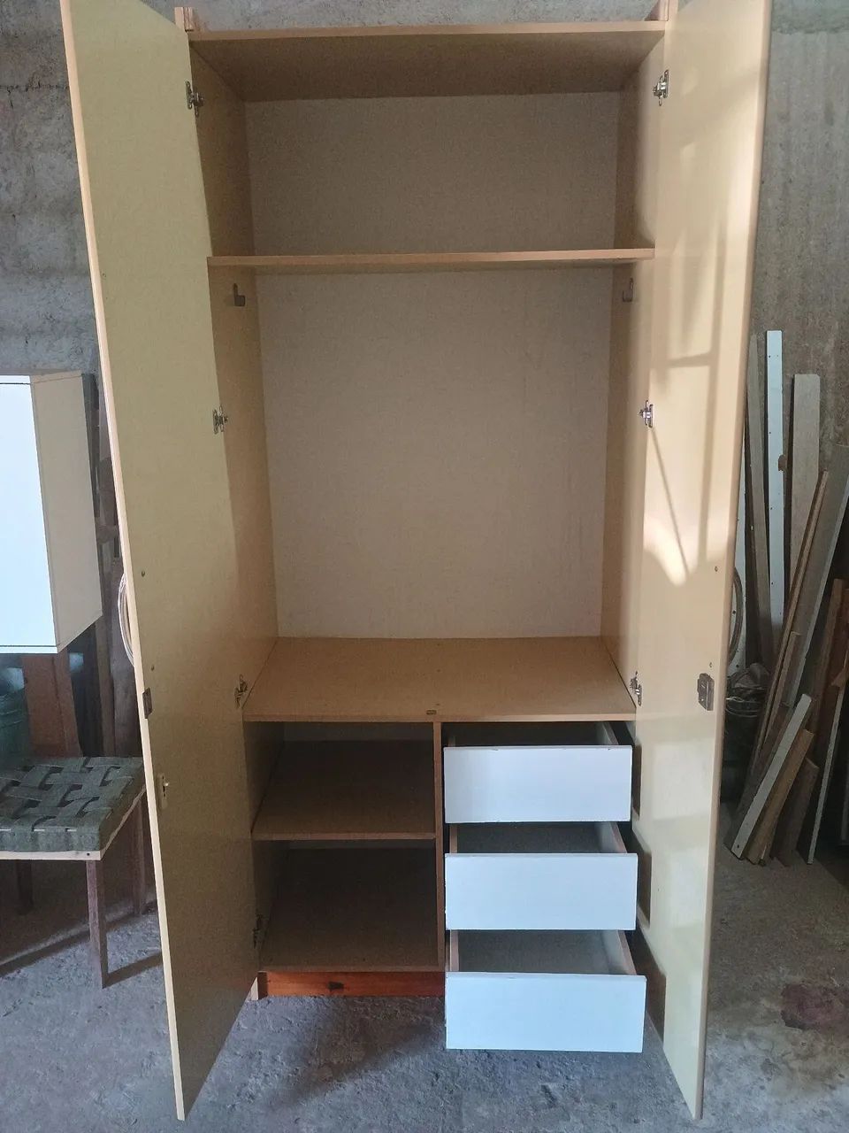 Guarda roupa de solteiro com espelho. - Foto 5