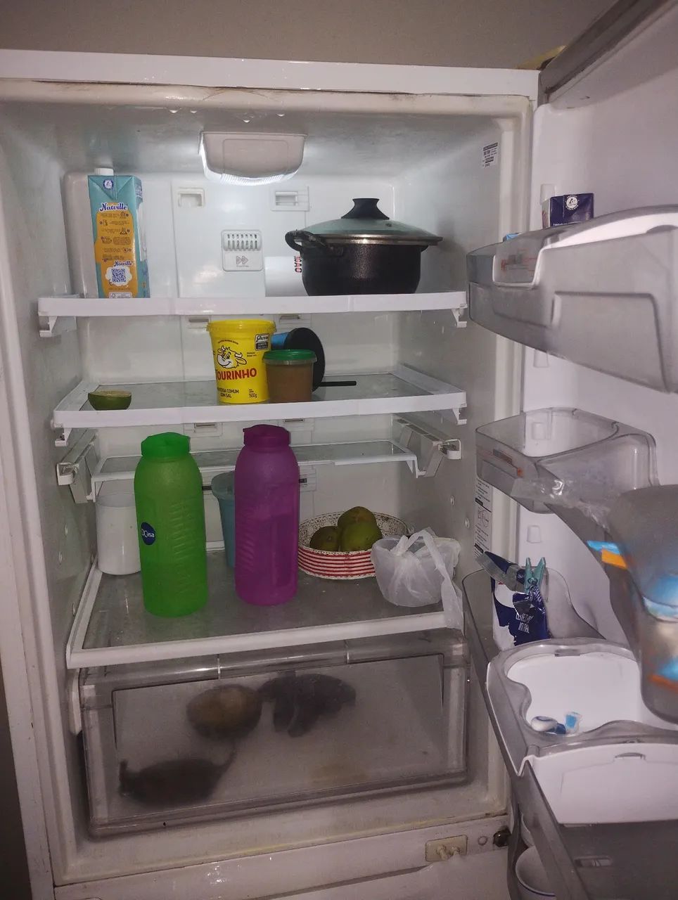 Geladeira Frost Free inverse, funcionando perfeitamente 